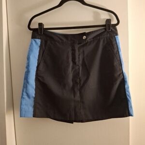 Izod Women's Black and Blue Skorts